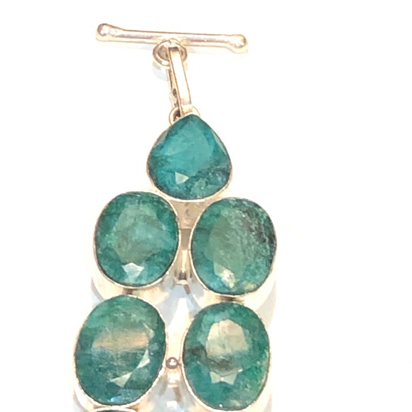 Gorgeous Emerald Quartz Bracelet set in Silver - Picture 5 of 5